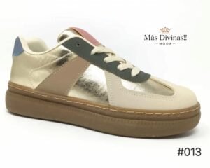 zapatilla beige con detalles metalizados